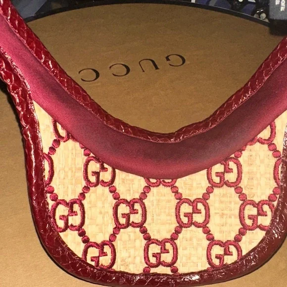Gucci Women's Raffia Visor in Beige and Burgundy Python Trim - Picture 5 of 8